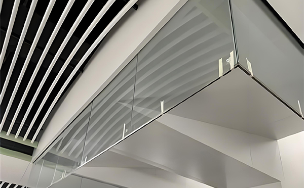 千阳玻璃挡烟垂壁