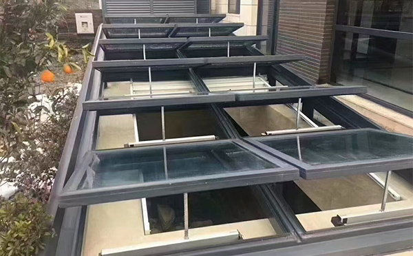 某轨道交通车辆维修车间千阳排烟窗应用