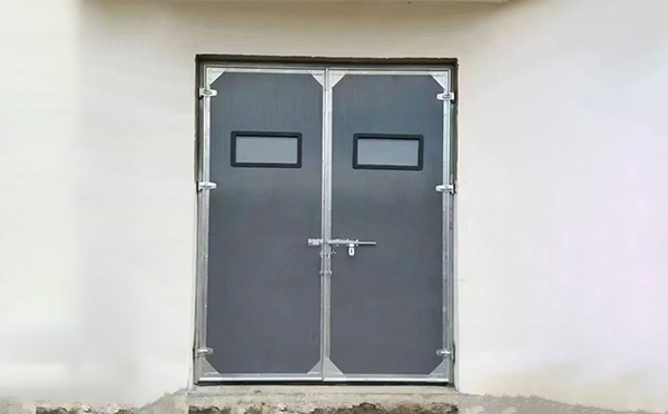 千阳工业门在高温作业区域的运行表现